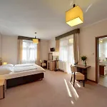 Olympia W Przesiece Konukevi